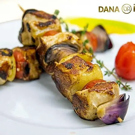 Отель Dana